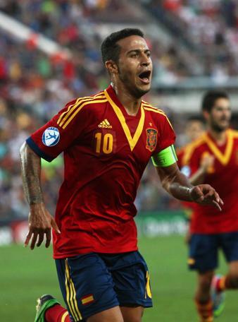 Thiago Alcantara, protagonista assoluto con una tripletta del trionfo spagnolo nella finale dell'Europeo Under 21 in Israele contro l'Italia. Suoi i primi tre gol del 4-2 finale. Epa